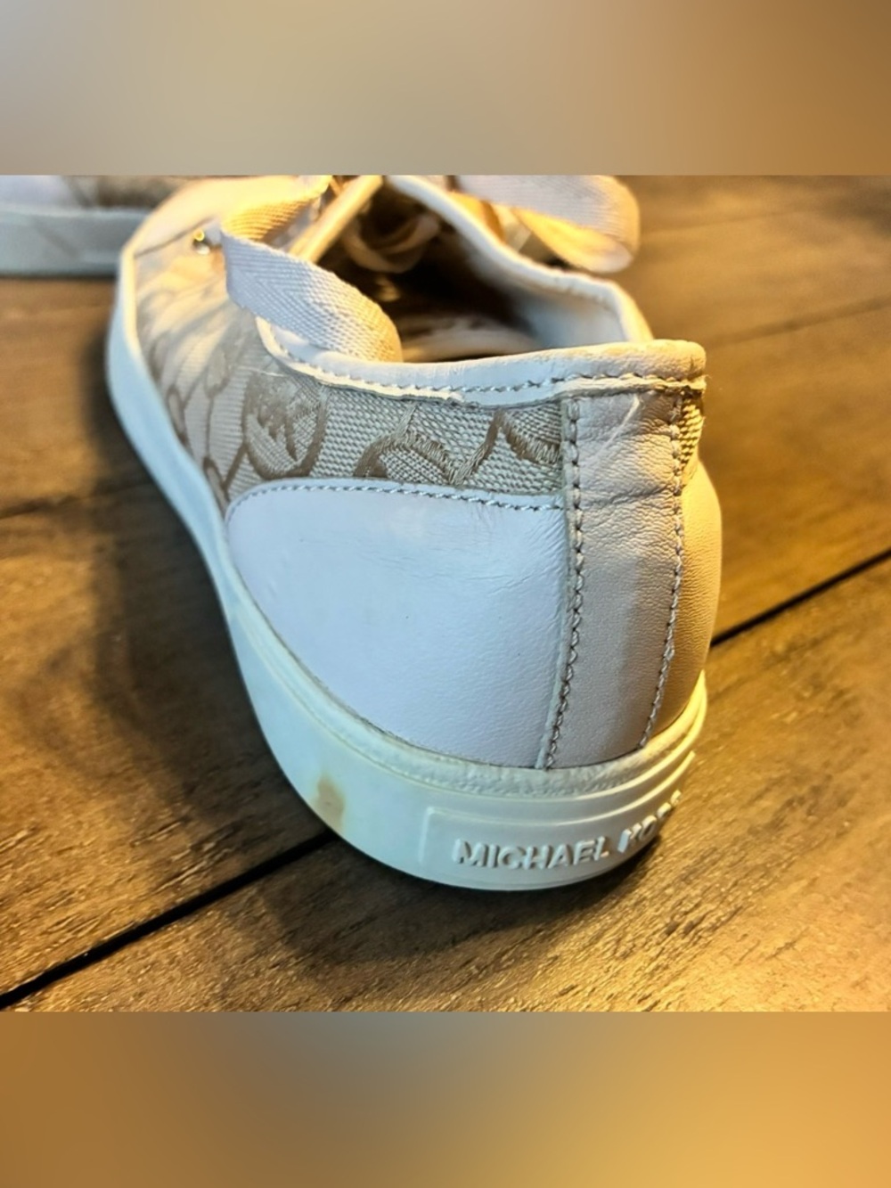 Michael Kors MK City Sneakers Vanilla Monogram 6.5 Designer Lace-Up Tennis Shoes - Picture 6 of 7